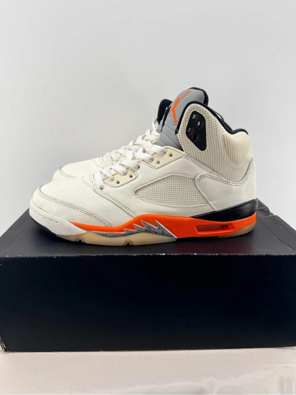Jordan clean white